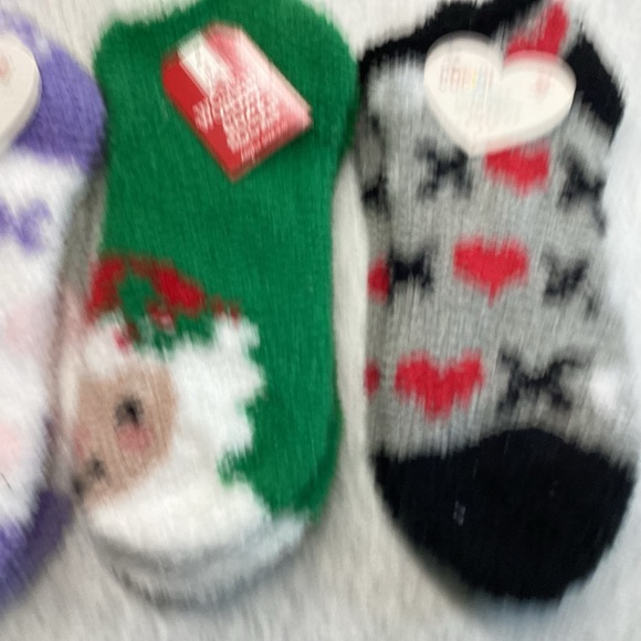 WOMEN’S COZY SOCKS BUNDLE OF 4 PAIRS SIZE: 9-11 SHOE SIZE COLOR: MULTI NWT - Picture 7 of 11